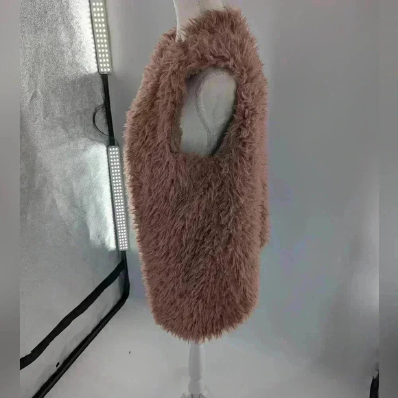 ELLIE KATE Sz S/M Faux Fur Vest. Dust Rose. Front Hook Closure. Open Front - Picture 3 of 11